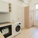 Cozy City Center E40 Apartments
